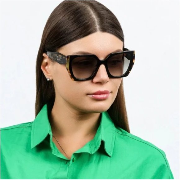 Prada Women's Medium Tortoise! New with box! - Picture 1 of 8